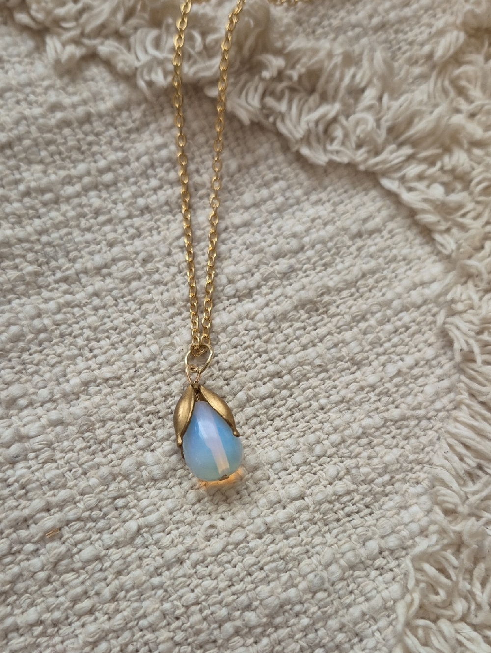 Gold Tone Teardrop Opalescent Opalite Pendant Choker Necklace